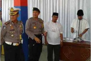 Kapolres Kuningan AKBP Harry Kurniawan saat monitoring ke sejimlap TPS